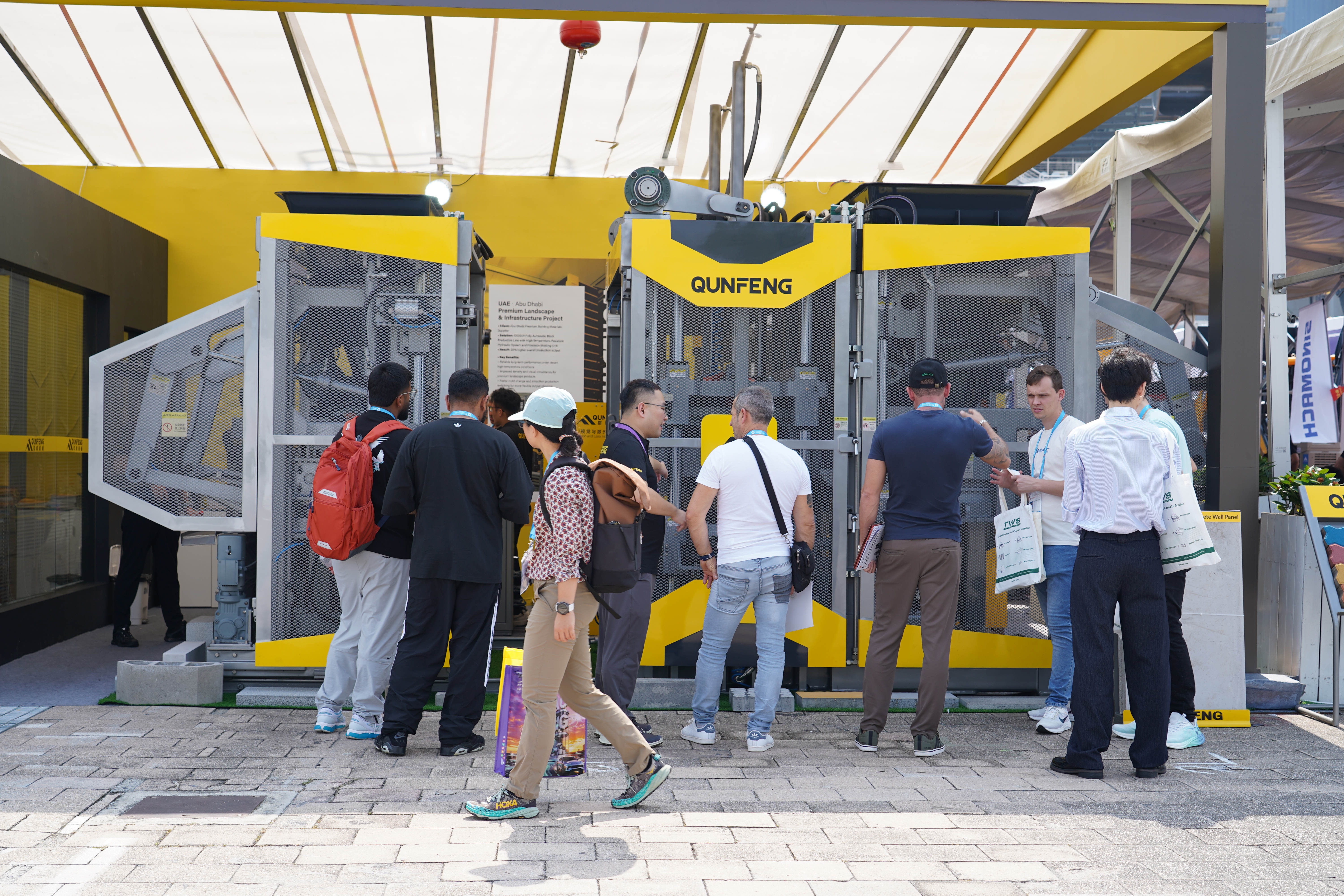 Qunfeng machinery is favored by customers worldwide for its stable and reliable performance. Máy móc Qunfeng được khách hàng trên toàn thế giới ưa chuộng vì hiệu suất ổn định và đáng tin cậy.