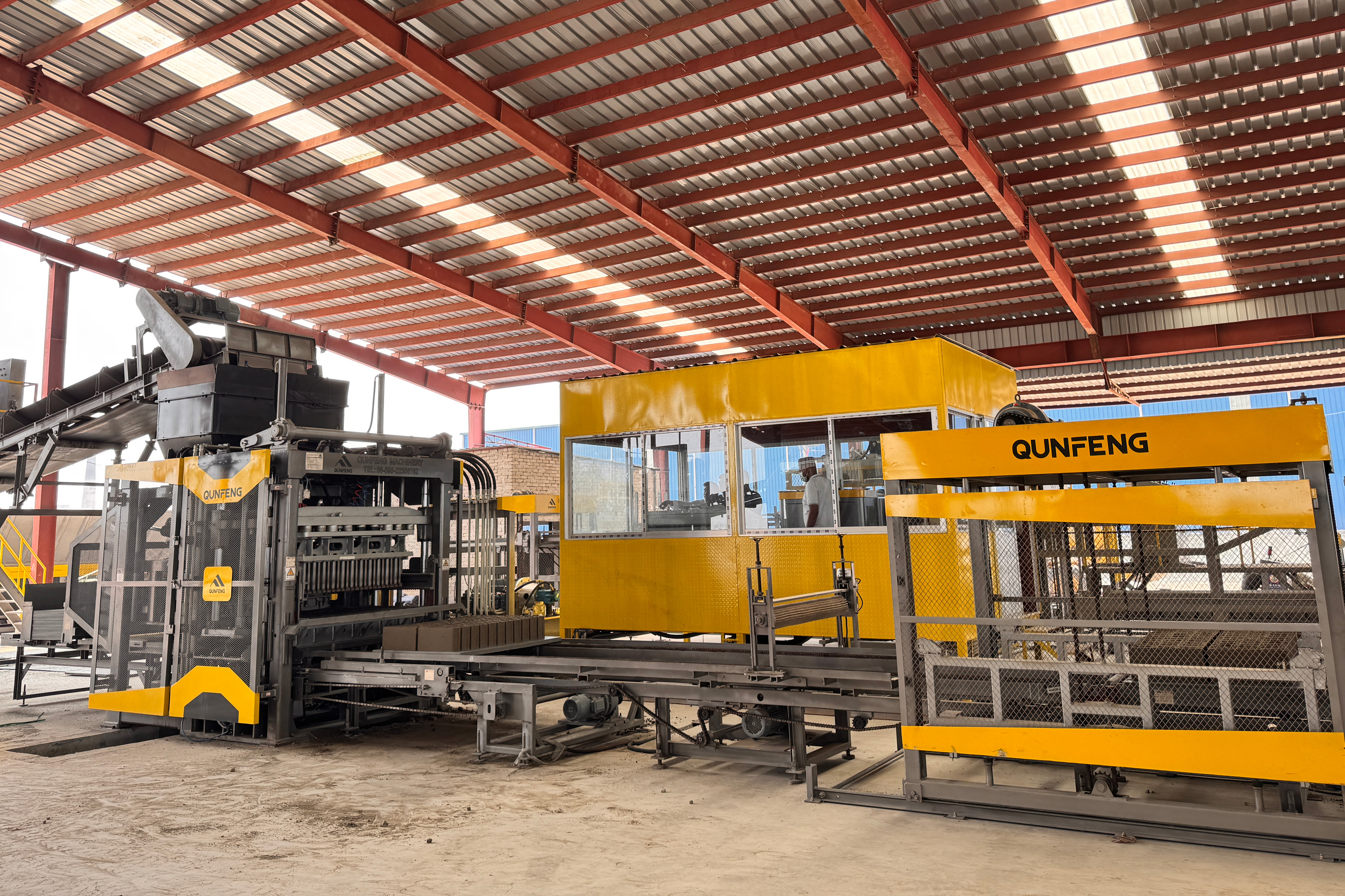 Qunfeng Machinery’s fully automatic concrete product production line exported to Bangladesh, South Asia. Dây chuyền sản xuất sản phẩm bê tông hoàn toàn tự động của Qunfeng Machinery xuất khẩu sang Bangladesh, Nam Á.