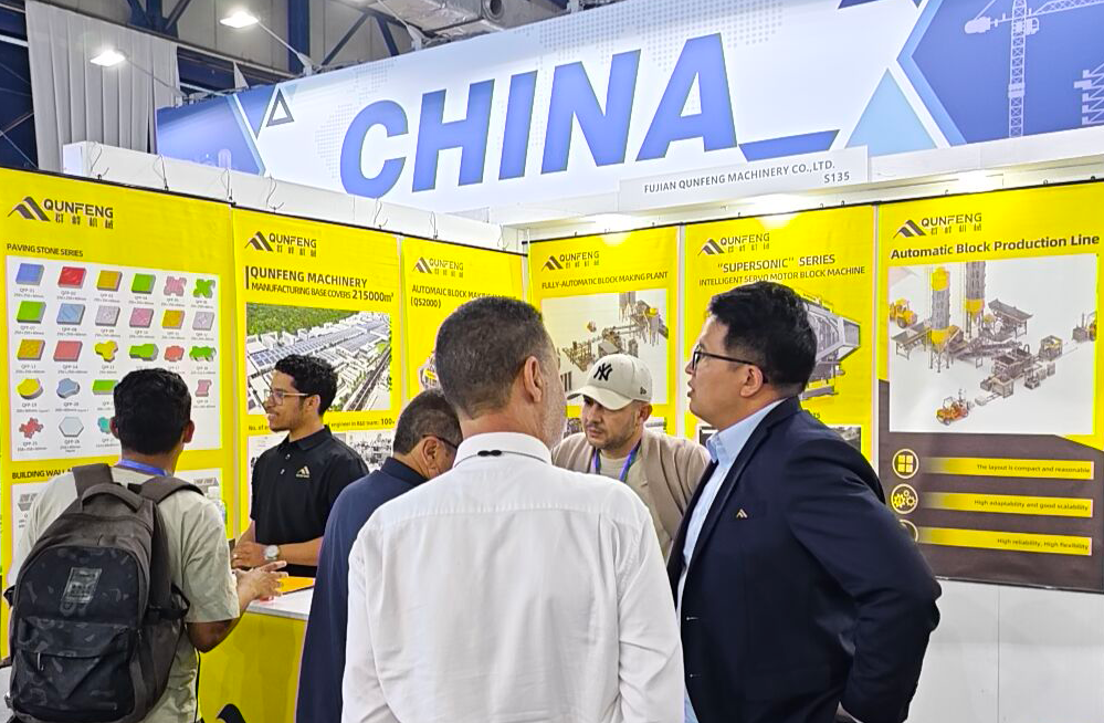 Qunfeng Serving the North African Market Khách hàng Bắc Phi tư vấn về thiết bị tạo khối thông minh Qunfeng