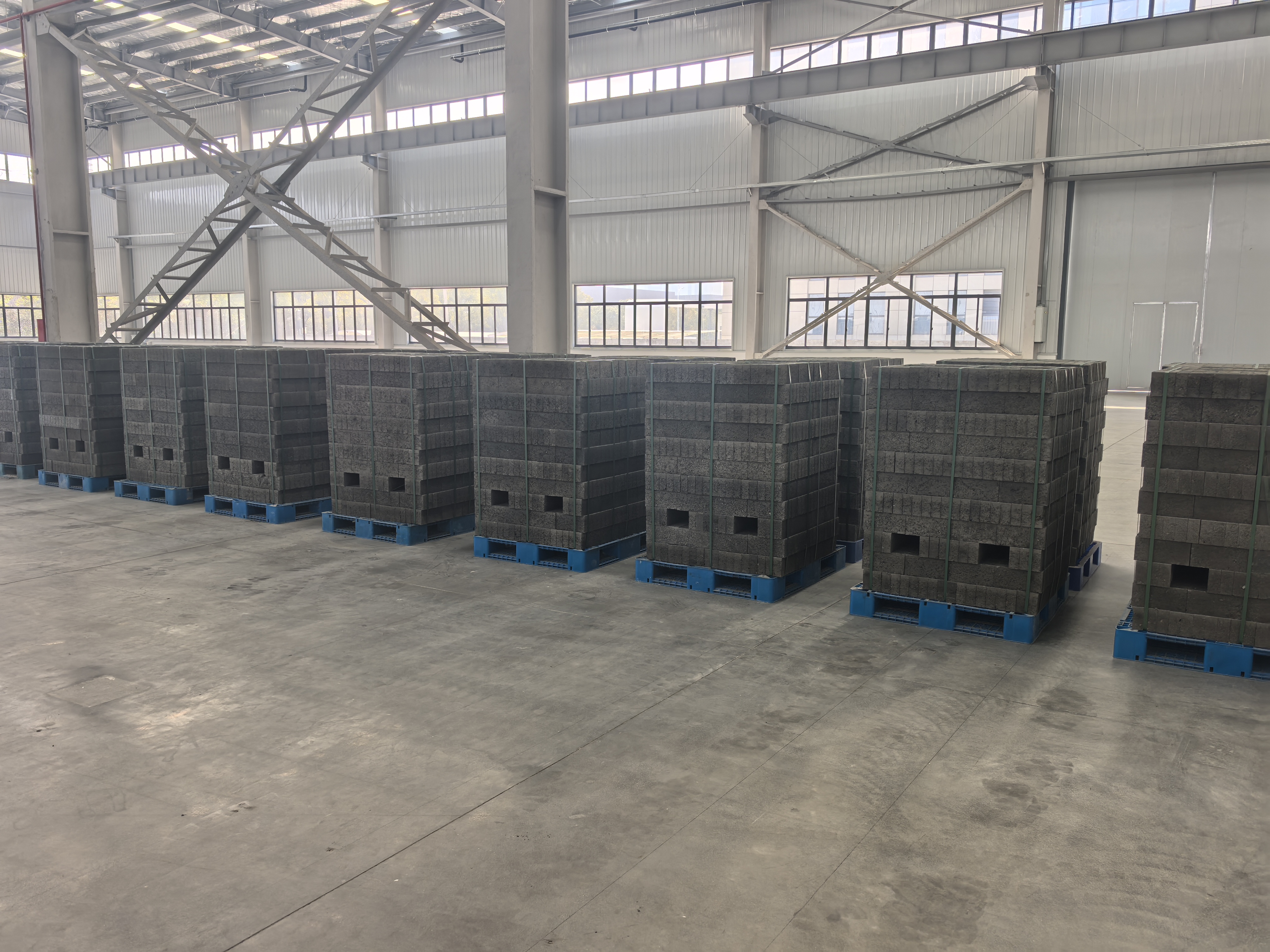 Products produced by Qunfeng Machinery’s solid waste recycling and processing production line Sản phẩm được sản xuất bởi dây chuyền sản xuất tái chế và xử lý chất thải rắn của Qunfeng Machinery