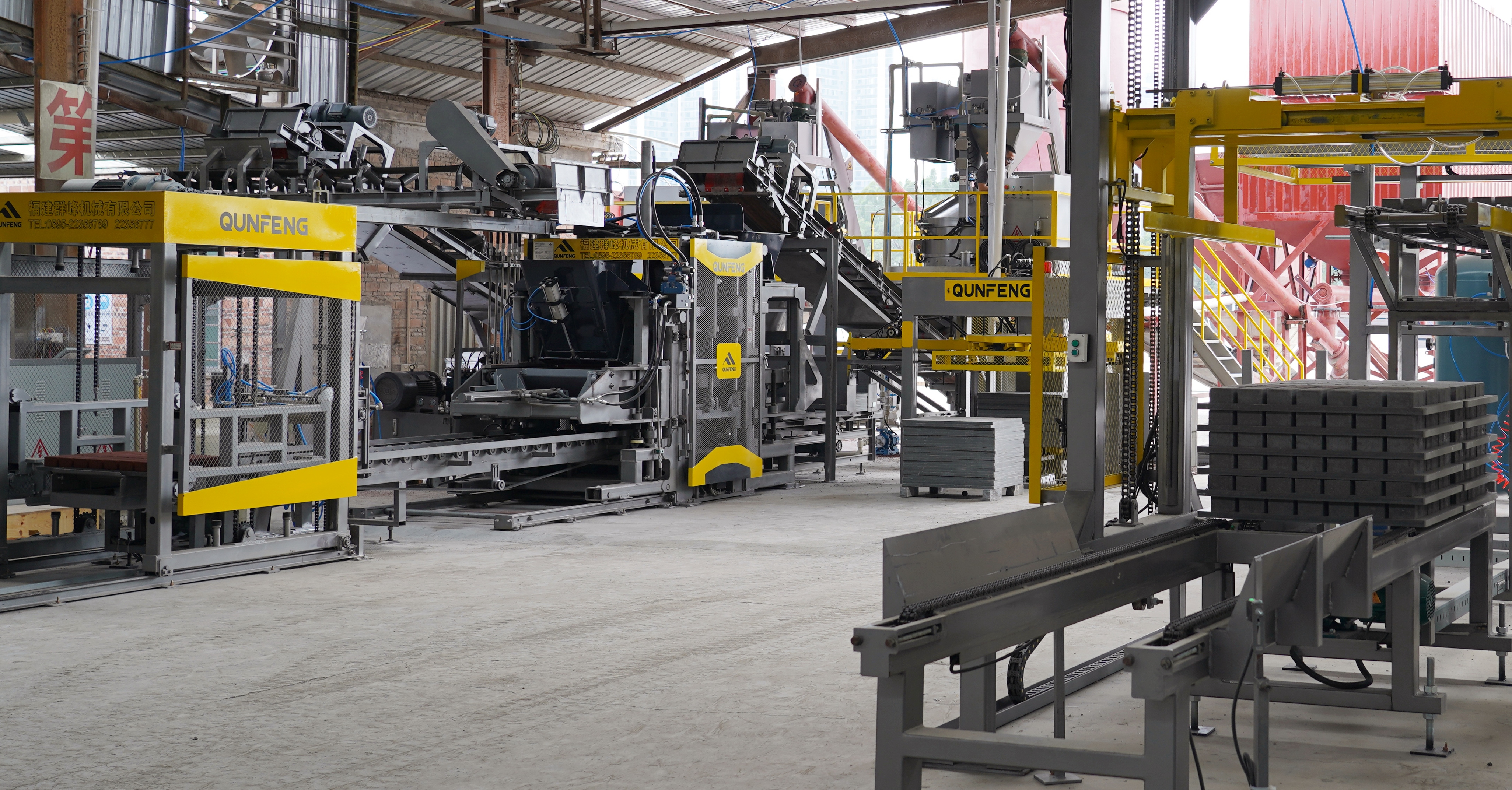 The Qunfeng Machinery production line commissioned by a Guangdong client has become the highest-output block-making line in the local area. Dây chuyền sản xuất Máy móc Qunfeng do một khách hàng Quảng Đông ủy quyền đã trở thành dây chuyền sản xuất khối có sản lượng cao nhất ở khu vực địa phương.