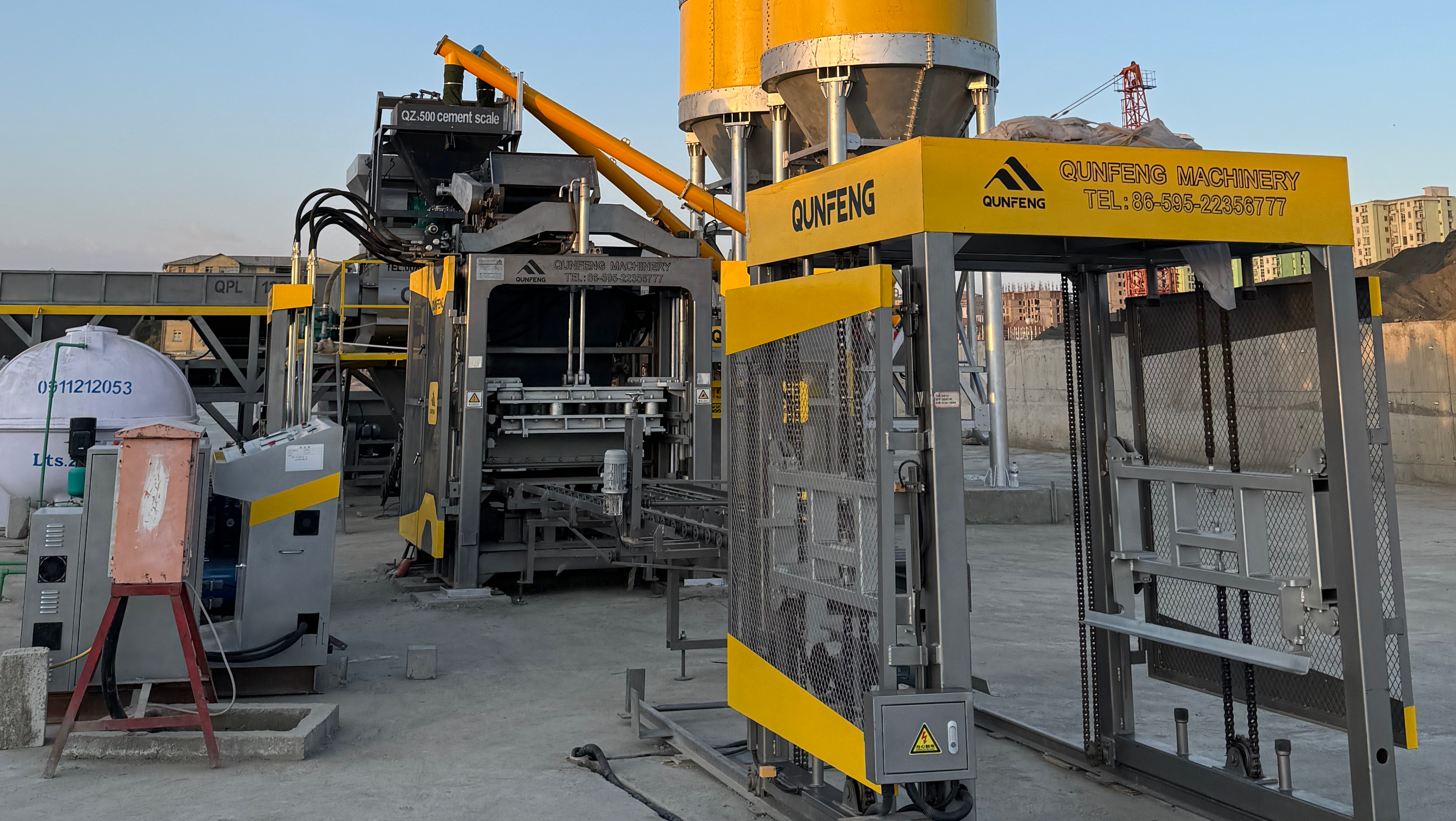 Qunfeng concrete products production line in Ethiopia Dây chuyền sản xuất thiết bị bê tông dòng Qunfeng QS ở Ethiopia cho xây dựng đô thị