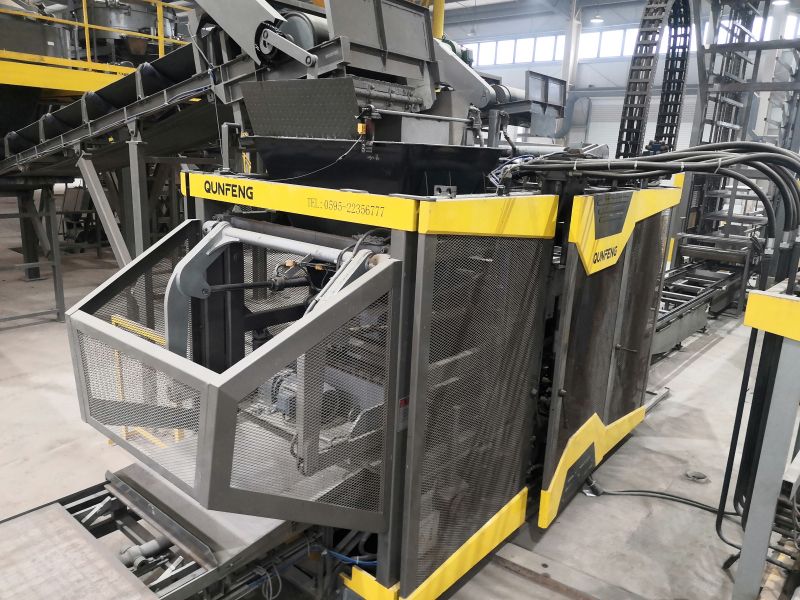 Máy ép gạch thông minh QS1000 của dây chuyền sản xuất gạch vụn xây dựng ở Giang Tô