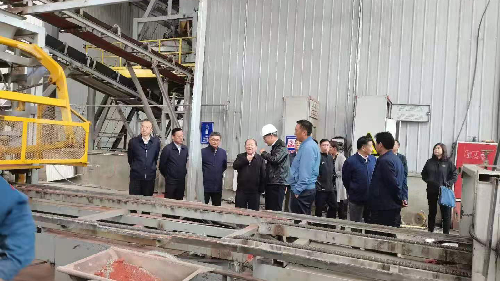 Giải pháp tái sử dụng chất thải xây dựng trong sản xuất máy lát thấm nước cho các thành phố xốp ở Lhasa