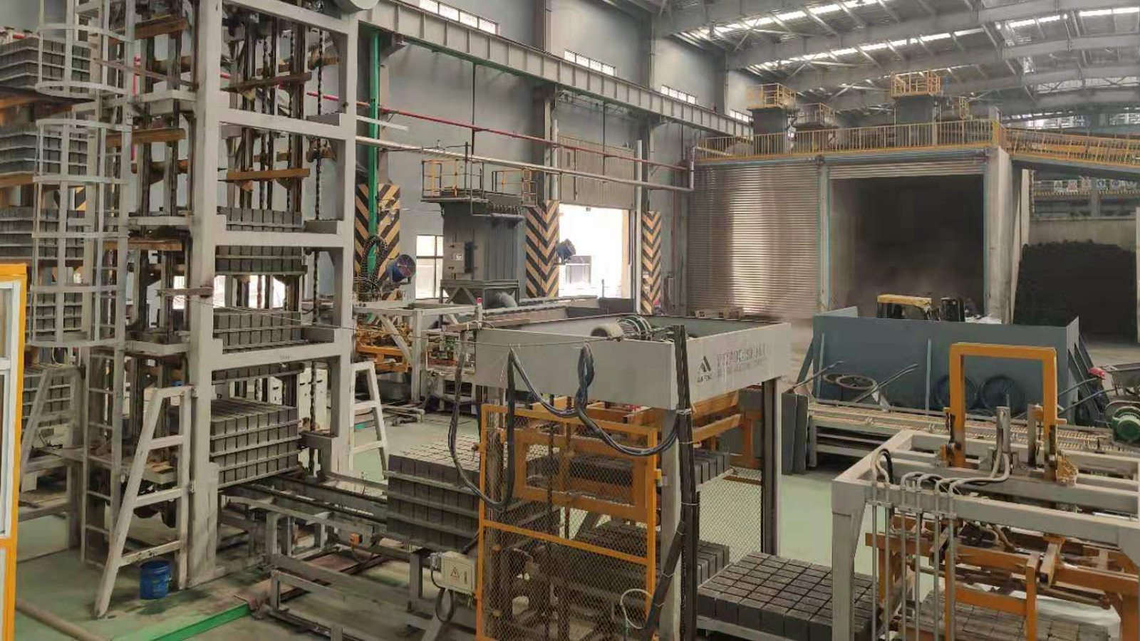 Dây chuyền sản xuất khối tự động QS1500 tại Thái Hưng, tỉnh Giang Tô 