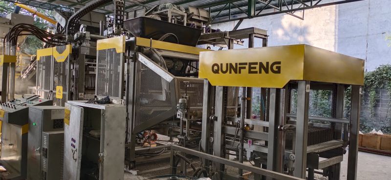 Máy ép gạch QM1200 của dây chuyền sản xuất gạch siêu mỏng cao cấp Thái Lan