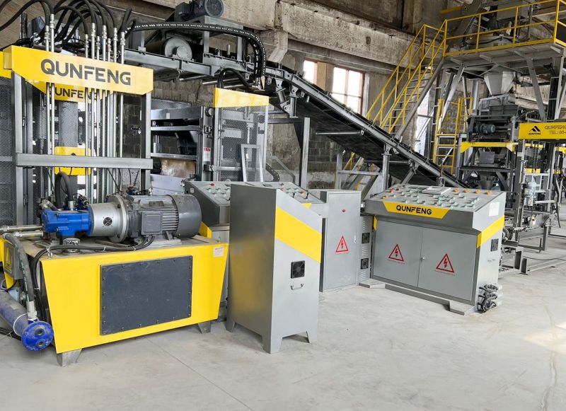 Dây chuyền sản xuất khối tự động QS1300 ở Ussuriysk