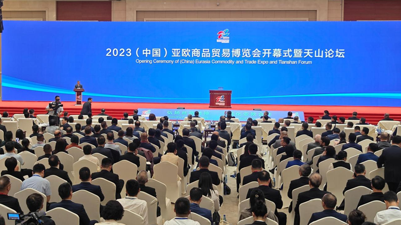 Qunfeng xuất hiện tại Hội chợ triển lãm kinh doanh Á-Âu: Thể hiện sức mạnh sản xuất thông minh của Trung Quốc với thiết bị hàng đầu!