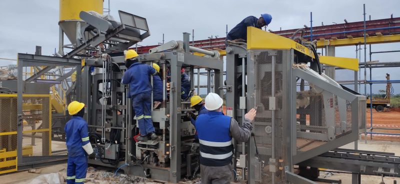 máy ép gạch thông minh QS1300 trong Giải pháp Sản phẩm Bê tông của Mozambique