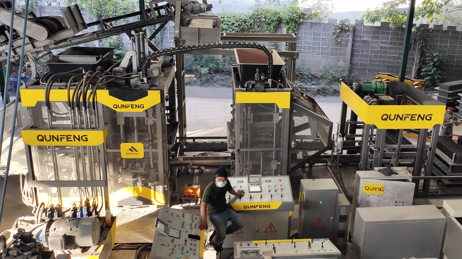 Trường hợp dây chuyền sản xuất gạch siêu mỏng, cao cấp ở Thái Lan