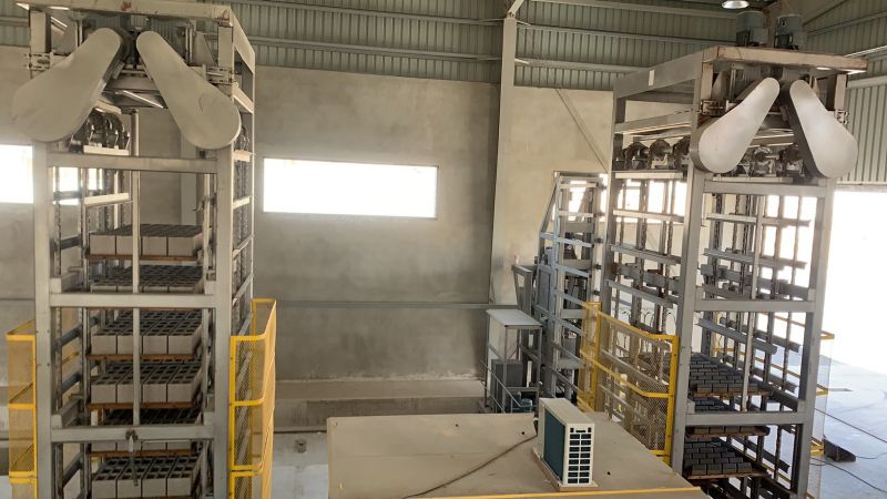 Máy ép gạch thông minh QS1300 của dây chuyền sản xuất gạch hoàn toàn tự động đa chức năng của Syria