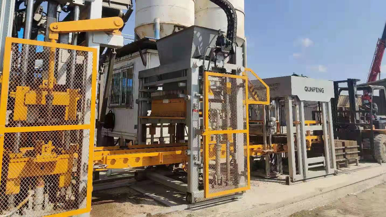 Dây chuyền sản xuất khối tự động QS1000 ở Mozambique