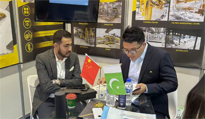 Khách hàng Pakistan đàm phán hợp tác với Qunfeng