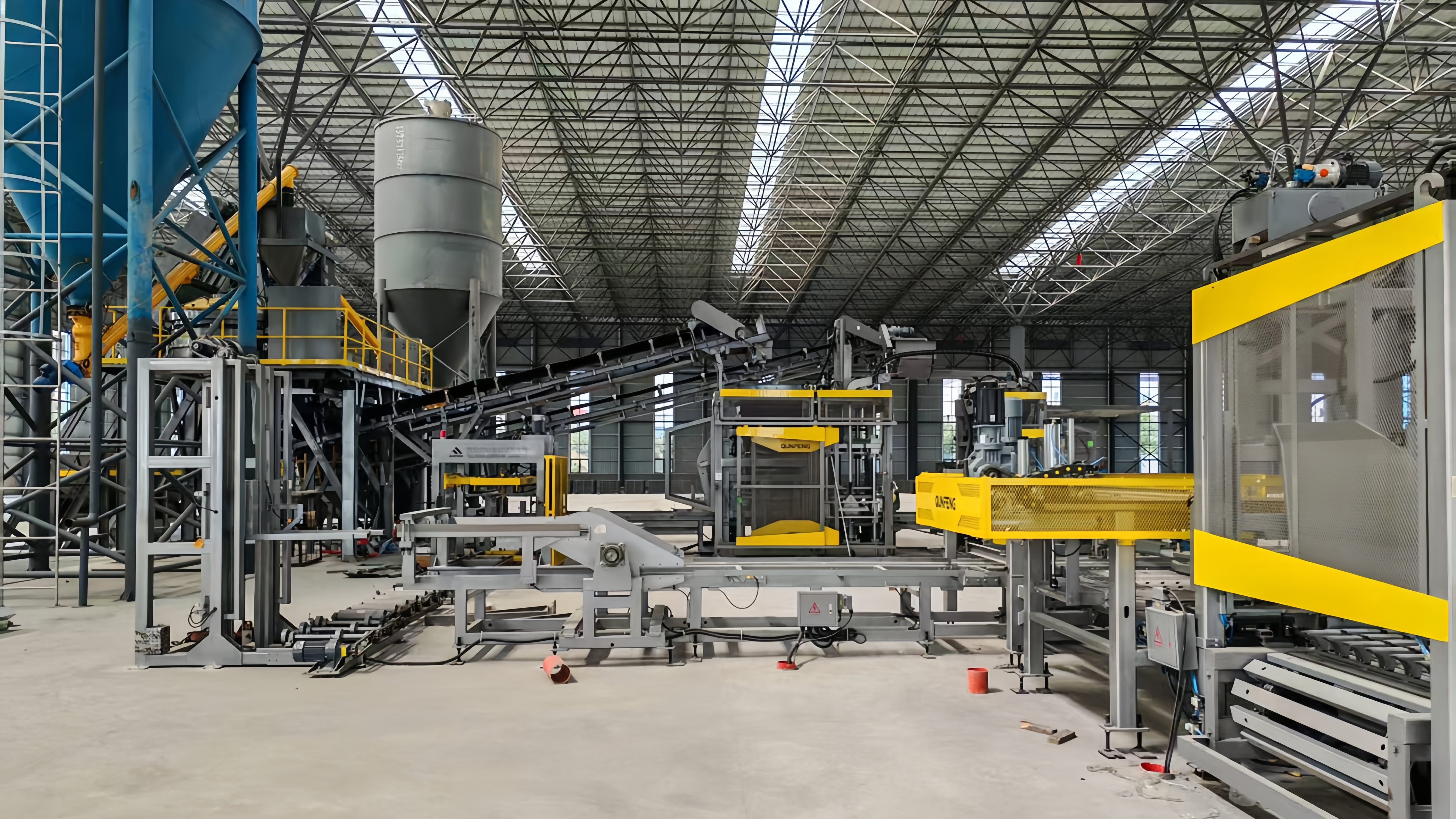Dây chuyền sản xuất hoàn toàn tự động Qunfeng hạ cánh tại Hà Nam: Giải pháp sản xuất thông minh tùy chỉnh để thúc đẩy nâng cấp cơ sở hạ tầng khu vực