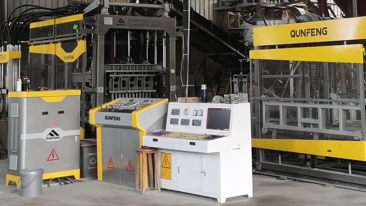 Quảng Tây tăng tốc xây dựng cơ sở hạ tầng giao thông Dây chuyền sản xuất Qunfeng tiếp tục cung cấp hỗ trợ mạnh mẽ với sản lượng công suất cao