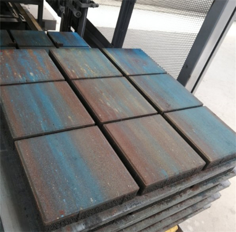 Gạch màu hỗn hợp được sản xuất bởi máy khối servo tiên tiến Supersonic 2.0 sê-ri QS1300 1