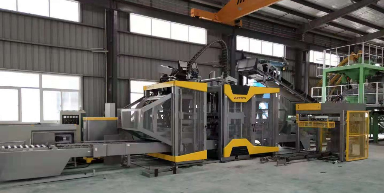 Chia/Bắc Kinh-Dây chuyền sản xuất gạch thấm làm từ cát thổi gió tại công trình xây dựng thành phố xốp ở Bắc Kinh