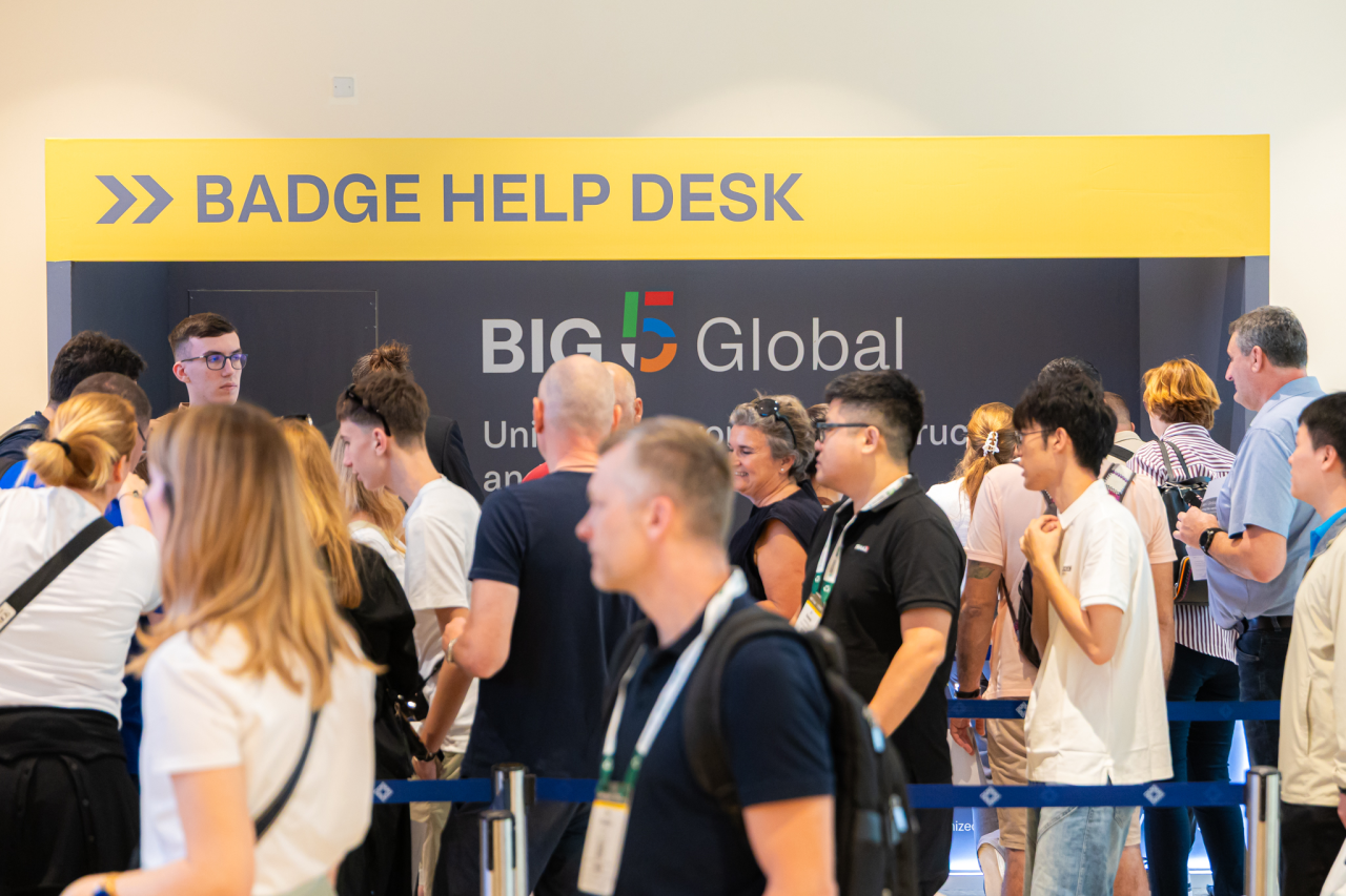 Tăng tốc mở rộng toàn cầu, Máy móc Qunfeng tỏa sáng tại Triển lãm Xây dựng Big 5 Dubai