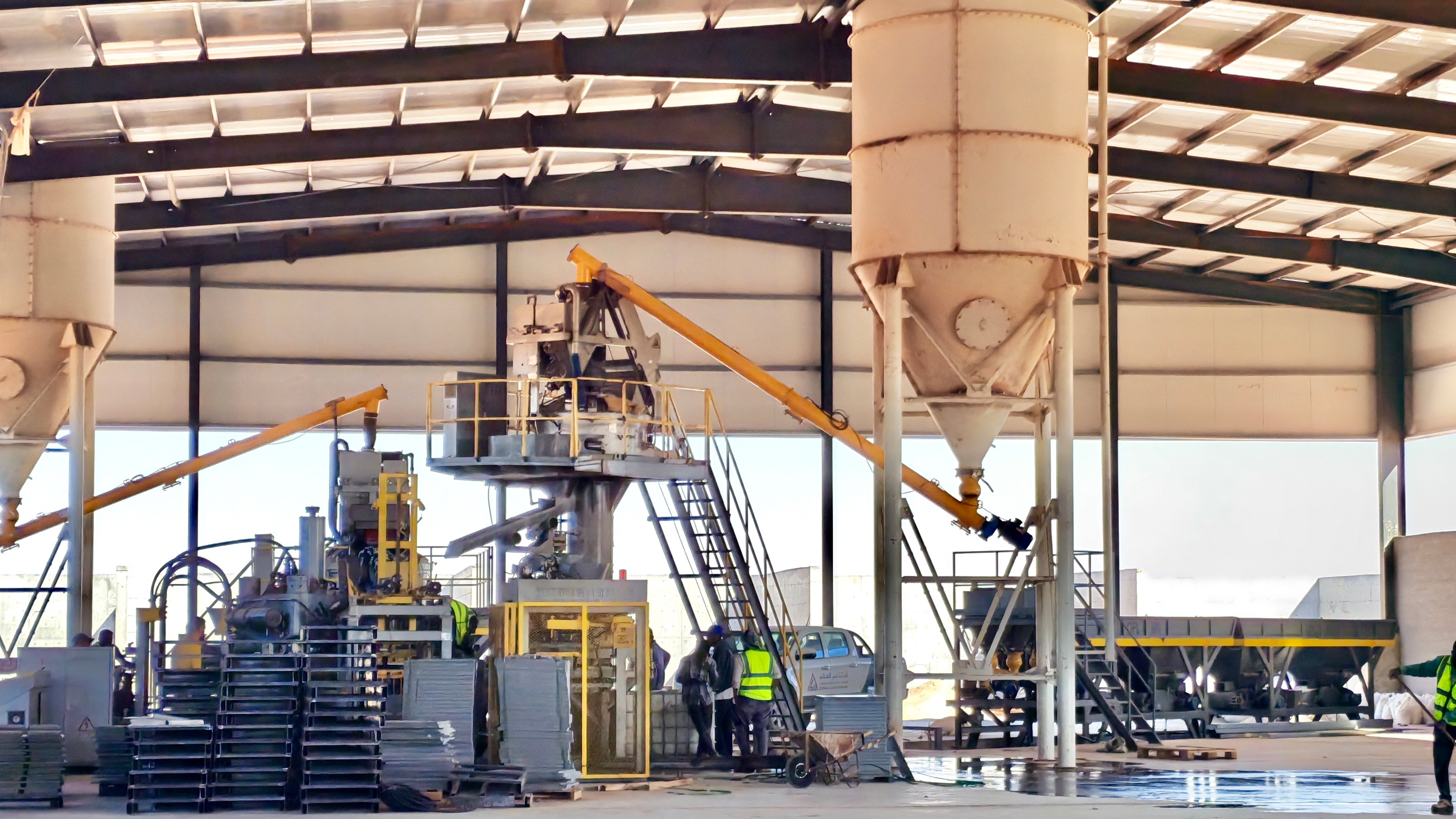 Dây chuyền sản xuất gạch đất nung của Qunfeng Machinery được triển khai tại Libya, thể hiện vai trò của Sản xuất thông minh của Trung Quốc trong việc phát triển cơ sở hạ tầng của Châu Phi