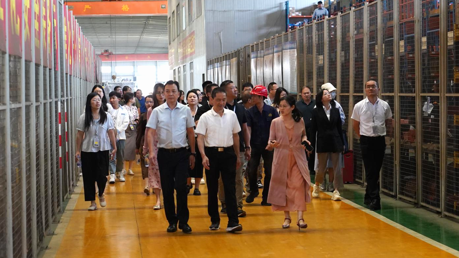Lớp đào tạo cán bộ công đoàn ngành công nghiệp thông tin từ Sở công nghiệp và công nghệ thông tin tỉnh Phúc Kiến đến thăm để khám phá sức hấp dẫn của ngành sản xuất thông minh Qunfeng