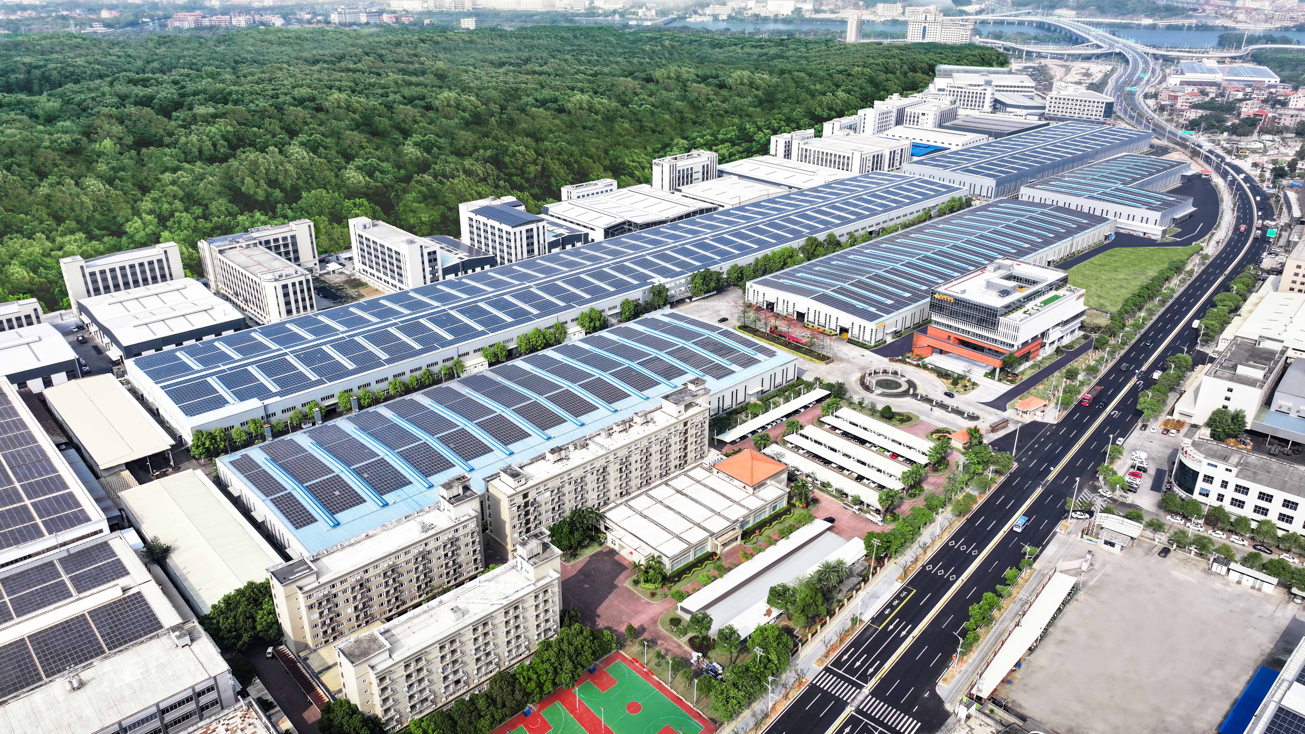 Cơ sở sản xuất kỹ thuật số rộng 215.000 m2 của Qunfeng Machinery v&agrave; trụ sở thương hiệu rộng 33.000 m2 đại diện cho cơ sở c&oacute; quy m&ocirc; lớn nhất trong ng&agrave;nh.