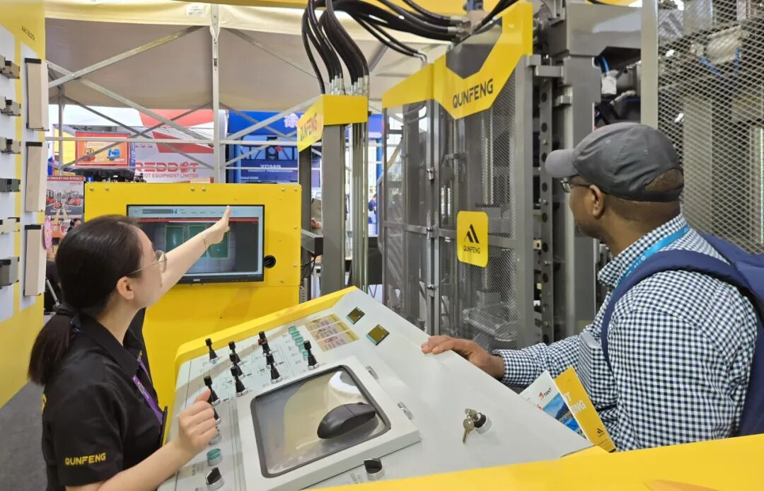 Người mua ch&acirc;u Phi đang xem x&eacute;t m&aacute;y tạo khối Qunfeng cho c&aacute;c dự &aacute;n cơ sở hạ tầng địa phương