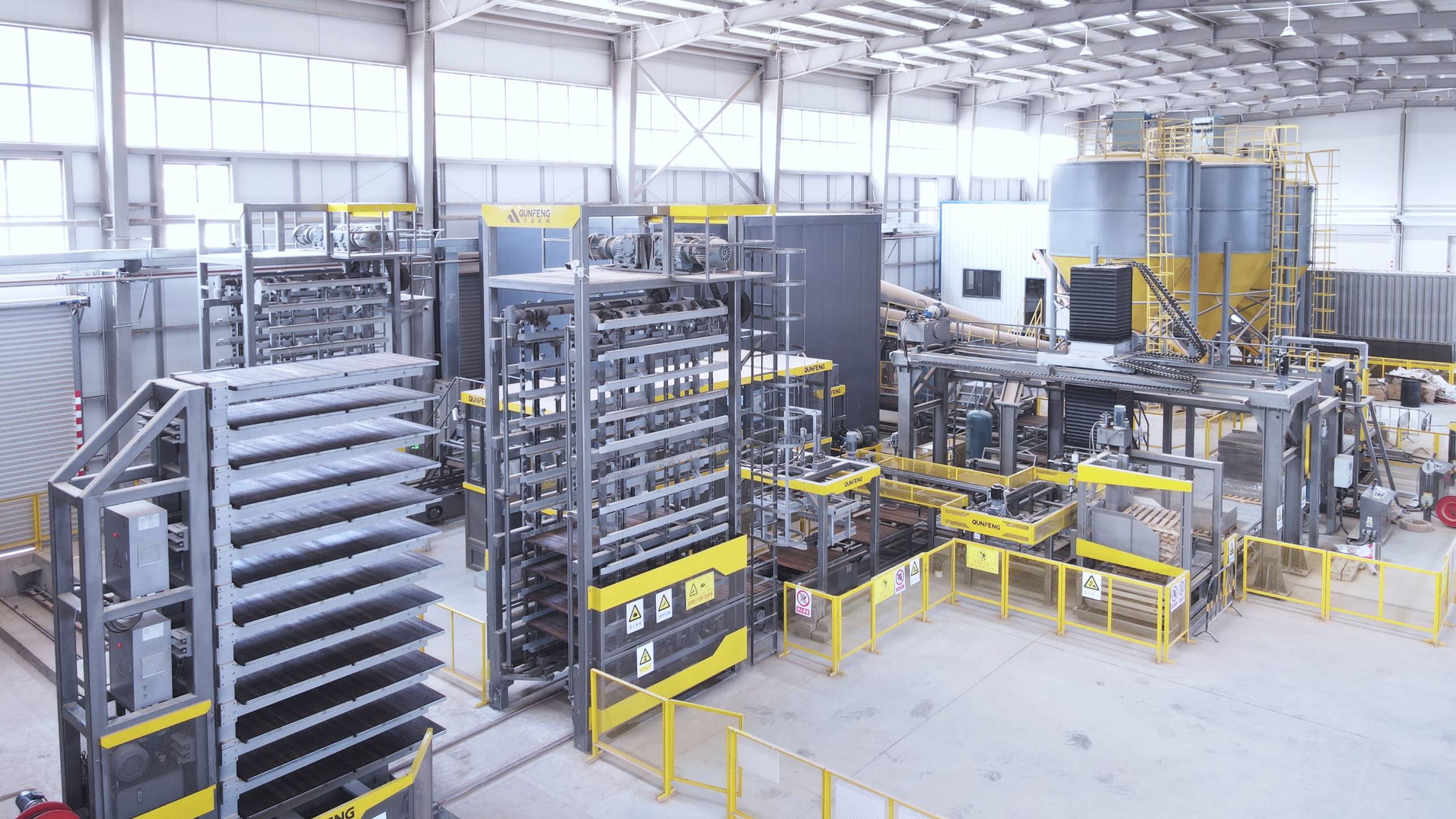 D&acirc;y chuyền sản xuất sản phẩm b&ecirc; t&ocirc;ng ho&agrave;n to&agrave;n tự động của Qunfeng Machinery đi v&agrave;o hoạt động tại Tứ Xuy&ecirc;n.