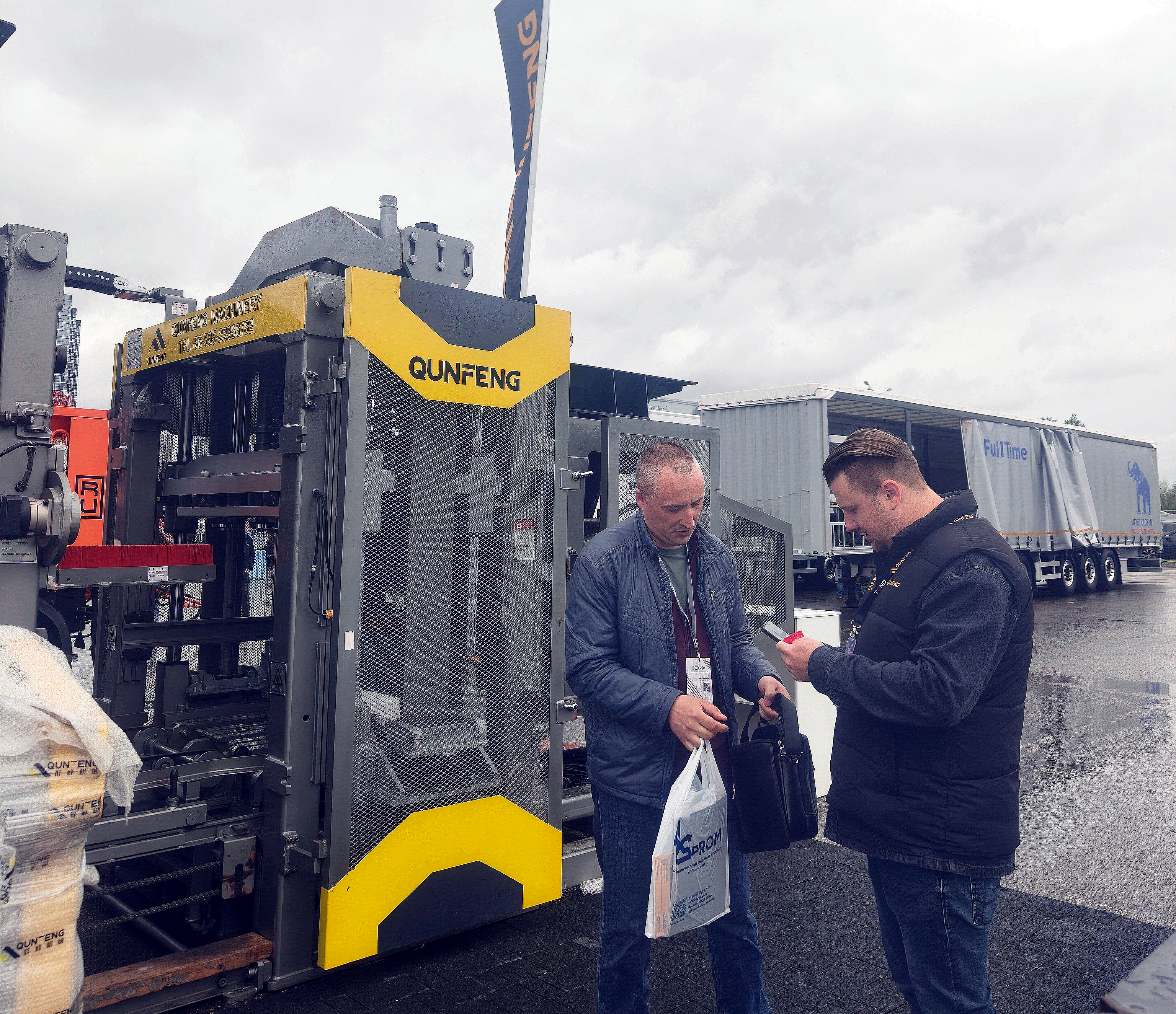 C&aacute;c chuy&ecirc;n gia kỹ thuật của Qunfeng Machinery cung cấp cho người mua chuy&ecirc;n nghiệp ở nước ngo&agrave;i lời giải th&iacute;ch chi tiết về những ưu điểm cốt l&otilde;i của m&aacute;y đ&uacute;c d&ograve;ng QS.