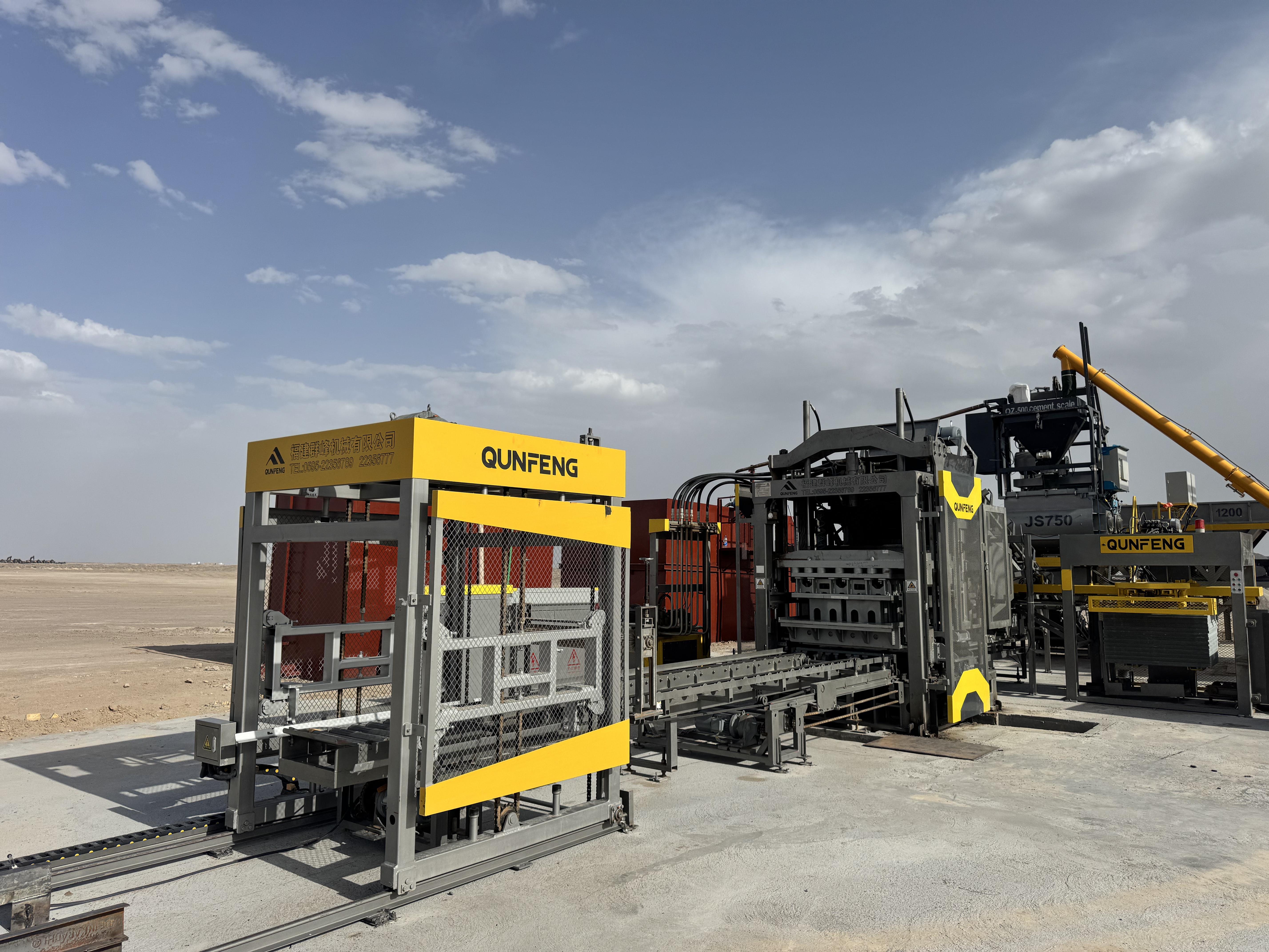 D&acirc;y chuyền sản xuất khối th&ocirc;ng minh d&ograve;ng Qunfeng QS hoạt động tại Pakistan