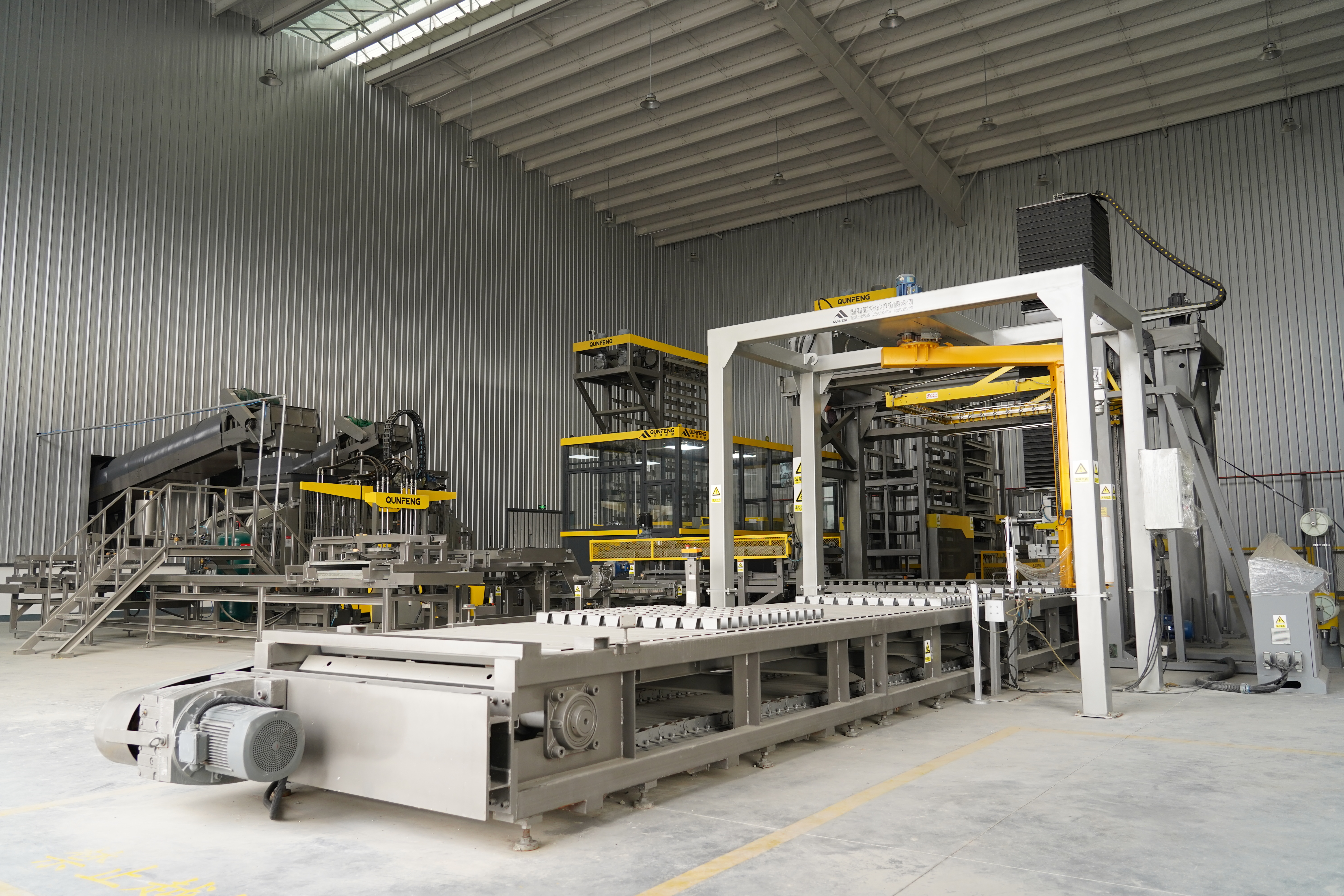 Qunfeng Machinery cung cấp d&acirc;y chuyền sản xuất khối chất thải rắn cho dự &aacute;n t&aacute;i chế chất thải x&acirc;y dựng ở Tuyền Ch&acirc;u.