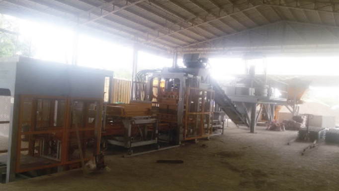 M&aacute;y l&agrave;m khối l&aacute;t nền 