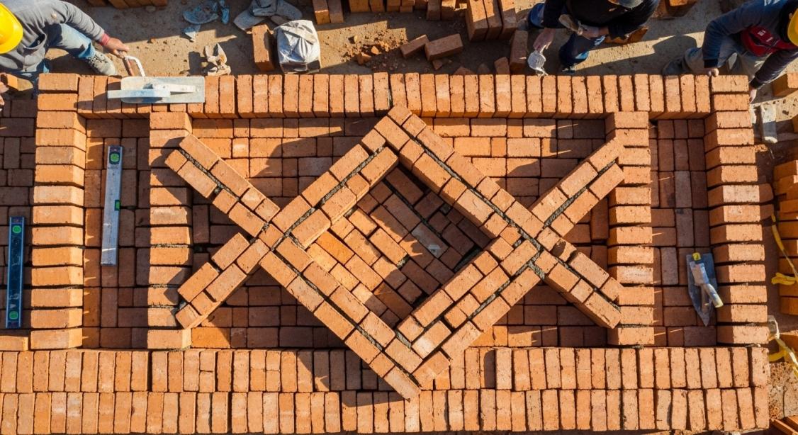 Máy sản xuất khối rung: Kiểm soát độ rung thông minh hơn để tạo ra bê tông mật độ cao hơn